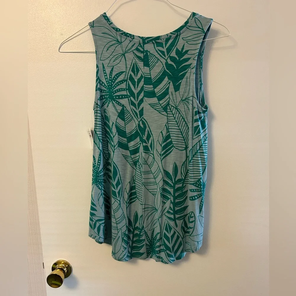 Two XS Old Navy Sleeveless Tops NWT - Picture 8 of 9